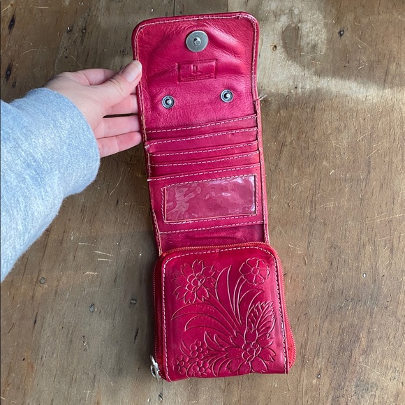 Red Tooled Leather Floral Leaders in Leather Wallet and Coin Purse - Picture 6 of 10